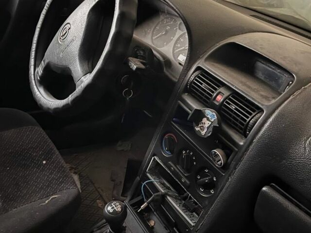 Белый Опель Астра, объемом двигателя 1.7 л и пробегом 400 тыс. км за 1300 $, фото 6 на Automoto.ua