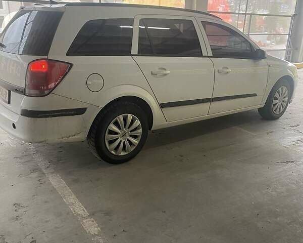 Белый Опель Астра, объемом двигателя 1.7 л и пробегом 330 тыс. км за 3850 $, фото 2 на Automoto.ua