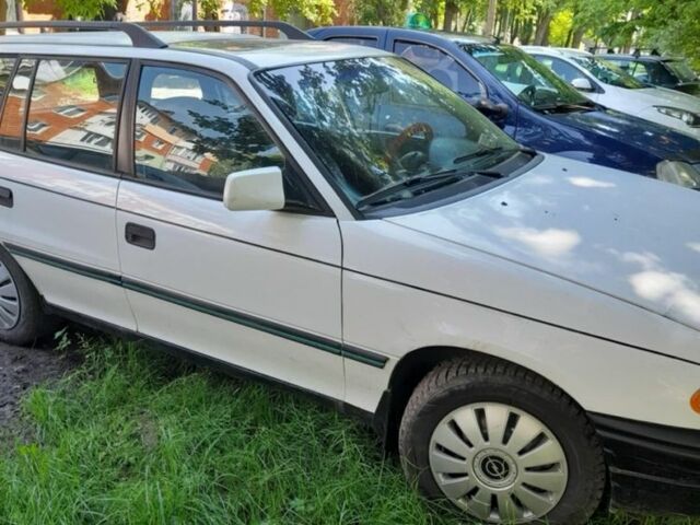 Белый Опель Астра, объемом двигателя 1.4 л и пробегом 430 тыс. км за 1000 $, фото 1 на Automoto.ua