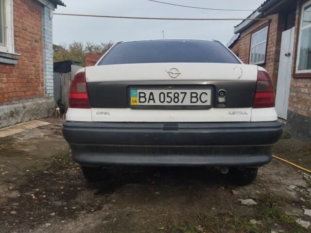 Белый Опель Астра, объемом двигателя 1.4 л и пробегом 250 тыс. км за 1400 $, фото 2 на Automoto.ua