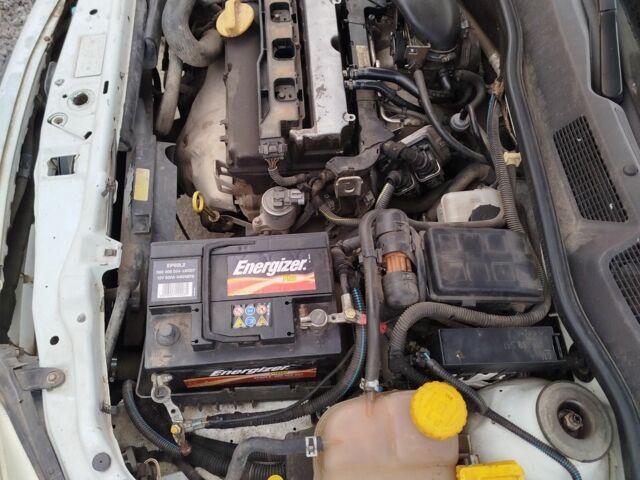 Белый Опель Астра, объемом двигателя 1.8 л и пробегом 217 тыс. км за 1700 $, фото 4 на Automoto.ua