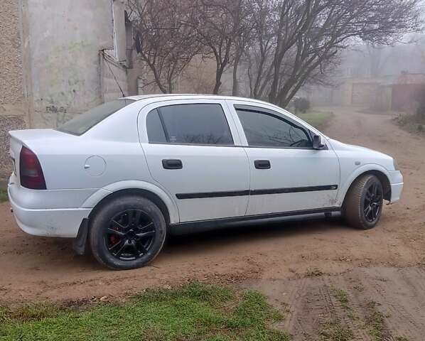 Белый Опель Астра, объемом двигателя 1.8 л и пробегом 230 тыс. км за 2850 $, фото 2 на Automoto.ua