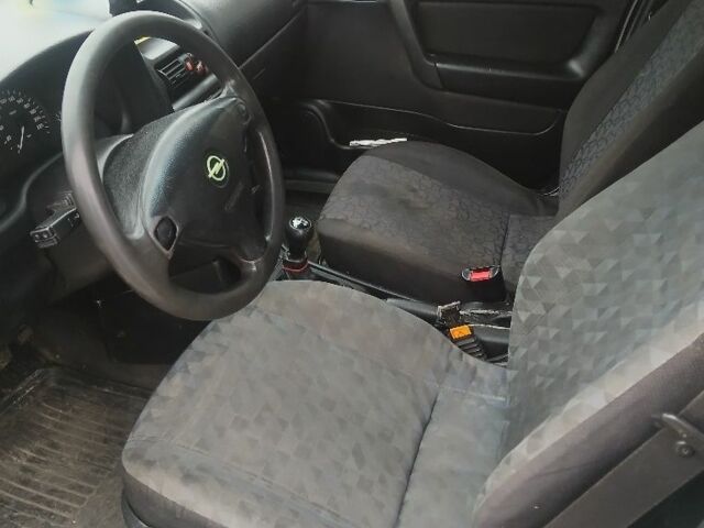 Білий Опель Астра, об'ємом двигуна 1.8 л та пробігом 301 тис. км за 950 $, фото 6 на Automoto.ua