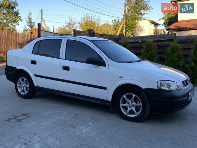 Белый Опель Астра, объемом двигателя 1.39 л и пробегом 300 тыс. км за 2500 $, фото 1 на Automoto.ua