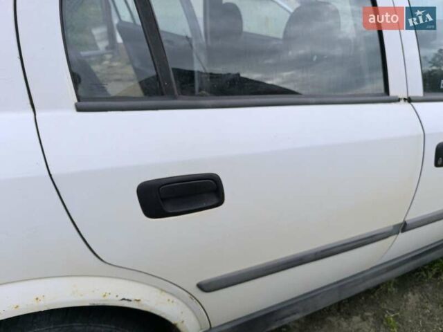 Белый Опель Астра, объемом двигателя 1.6 л и пробегом 226 тыс. км за 2500 $, фото 4 на Automoto.ua