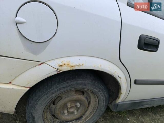 Белый Опель Астра, объемом двигателя 1.6 л и пробегом 226 тыс. км за 2500 $, фото 3 на Automoto.ua