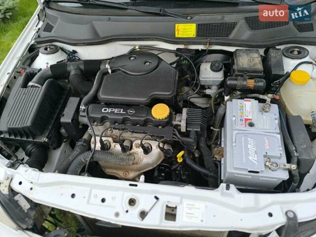 Белый Опель Астра, объемом двигателя 1.6 л и пробегом 226 тыс. км за 2500 $, фото 5 на Automoto.ua