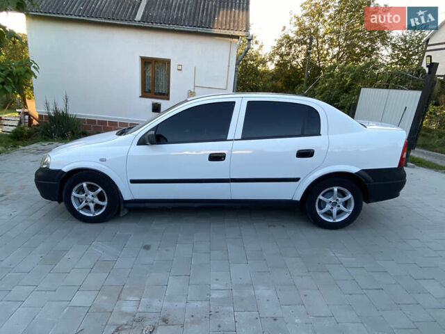 Белый Опель Астра, объемом двигателя 1.39 л и пробегом 300 тыс. км за 2500 $, фото 6 на Automoto.ua