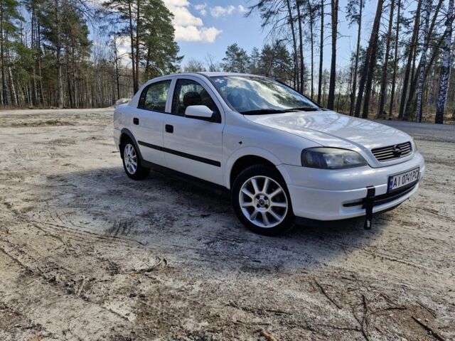 Белый Опель Астра, объемом двигателя 1.4 л и пробегом 400 тыс. км за 2900 $, фото 1 на Automoto.ua