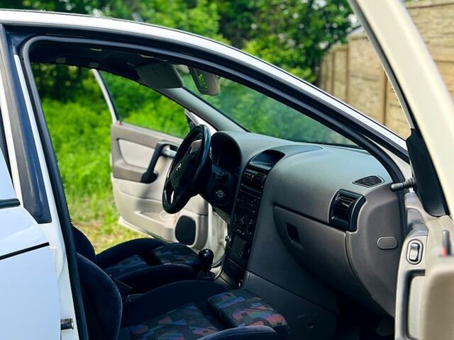 Белый Опель Астра, объемом двигателя 1.6 л и пробегом 386 тыс. км за 3100 $, фото 4 на Automoto.ua