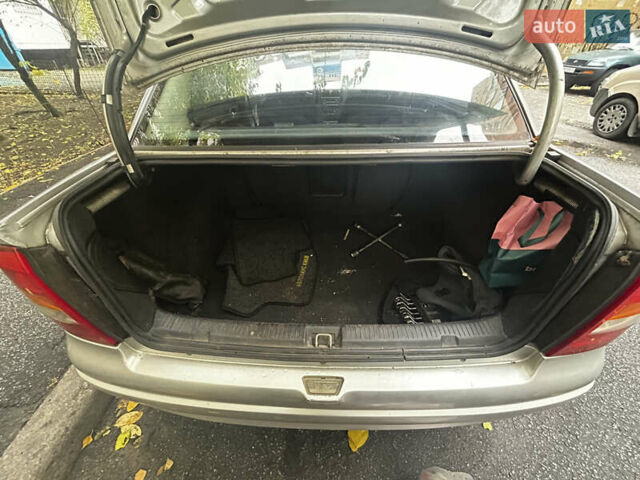 Белый Опель Астра, объемом двигателя 1.4 л и пробегом 285 тыс. км за 2321 $, фото 7 на Automoto.ua