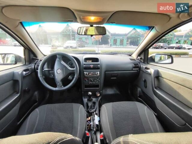 Белый Опель Астра, объемом двигателя 1.6 л и пробегом 260 тыс. км за 2500 $, фото 5 на Automoto.ua