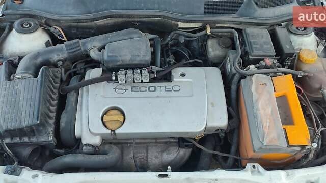 Білий Опель Астра, об'ємом двигуна 1.39 л та пробігом 251 тис. км за 3500 $, фото 21 на Automoto.ua