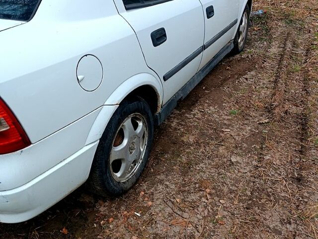 Белый Опель Астра, объемом двигателя 1.6 л и пробегом 290 тыс. км за 1750 $, фото 2 на Automoto.ua