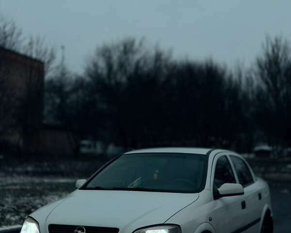 Белый Опель Астра, объемом двигателя 1.39 л и пробегом 340 тыс. км за 3650 $, фото 4 на Automoto.ua