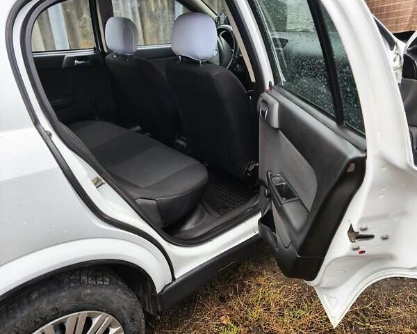 Белый Опель Астра, объемом двигателя 1.4 л и пробегом 248 тыс. км за 5000 $, фото 11 на Automoto.ua