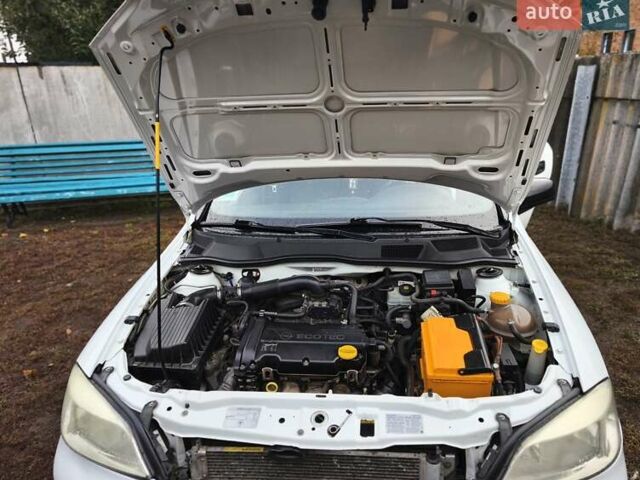 Белый Опель Астра, объемом двигателя 1.4 л и пробегом 248 тыс. км за 5000 $, фото 2 на Automoto.ua