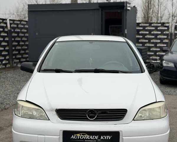Белый Опель Астра, объемом двигателя 1.4 л и пробегом 221 тыс. км за 1700 $, фото 5 на Automoto.ua