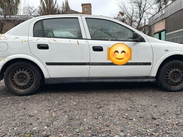 Белый Опель Астра, объемом двигателя 1.4 л и пробегом 304 тыс. км за 3500 $, фото 1 на Automoto.ua