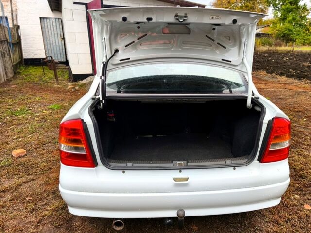 Білий Опель Астра, об'ємом двигуна 1.4 л та пробігом 248 тис. км за 5000 $, фото 1 на Automoto.ua