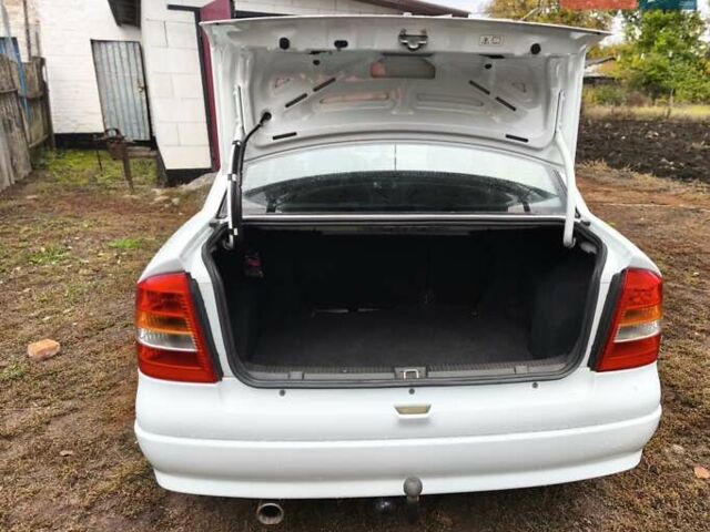 Белый Опель Астра, объемом двигателя 1.4 л и пробегом 248 тыс. км за 5000 $, фото 1 на Automoto.ua