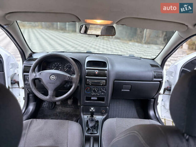 Белый Опель Астра, объемом двигателя 1.6 л и пробегом 280 тыс. км за 2999 $, фото 13 на Automoto.ua