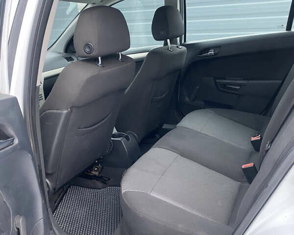 Белый Опель Астра, объемом двигателя 1.69 л и пробегом 285 тыс. км за 4450 $, фото 13 на Automoto.ua