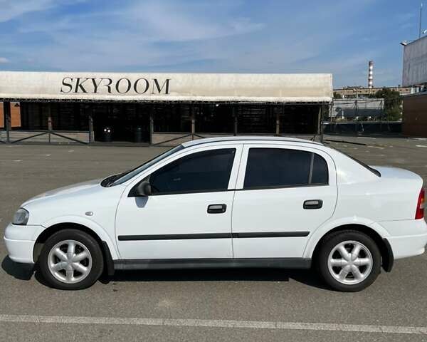 Белый Опель Астра, объемом двигателя 1.6 л и пробегом 222 тыс. км за 4500 $, фото 4 на Automoto.ua