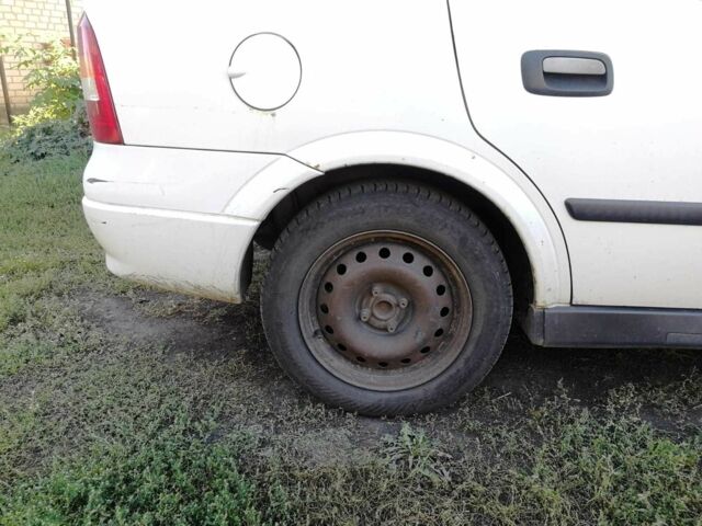 Белый Опель Астра, объемом двигателя 1.4 л и пробегом 370 тыс. км за 3484 $, фото 9 на Automoto.ua