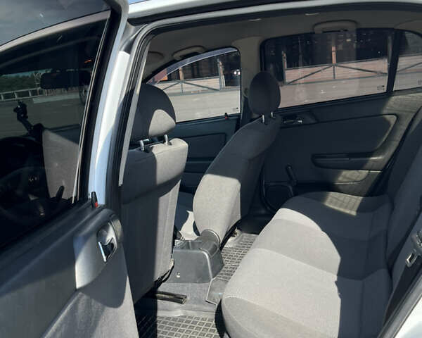 Белый Опель Астра, объемом двигателя 1.6 л и пробегом 222 тыс. км за 4500 $, фото 9 на Automoto.ua