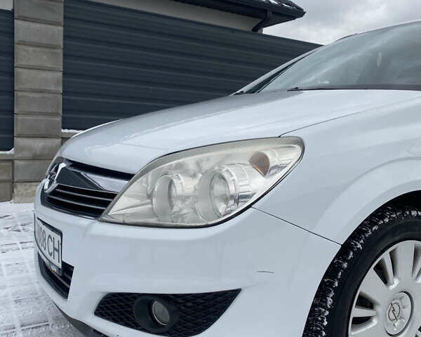 Белый Опель Астра, объемом двигателя 1.69 л и пробегом 285 тыс. км за 4450 $, фото 8 на Automoto.ua