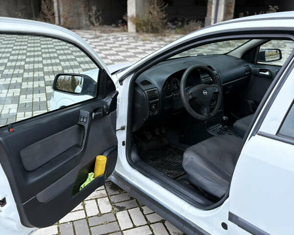 Белый Опель Астра, объемом двигателя 1.6 л и пробегом 280 тыс. км за 2999 $, фото 8 на Automoto.ua