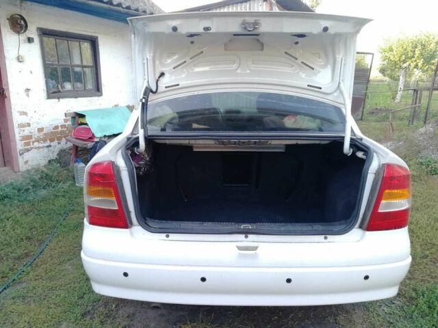 Белый Опель Астра, объемом двигателя 1.4 л и пробегом 370 тыс. км за 3484 $, фото 4 на Automoto.ua