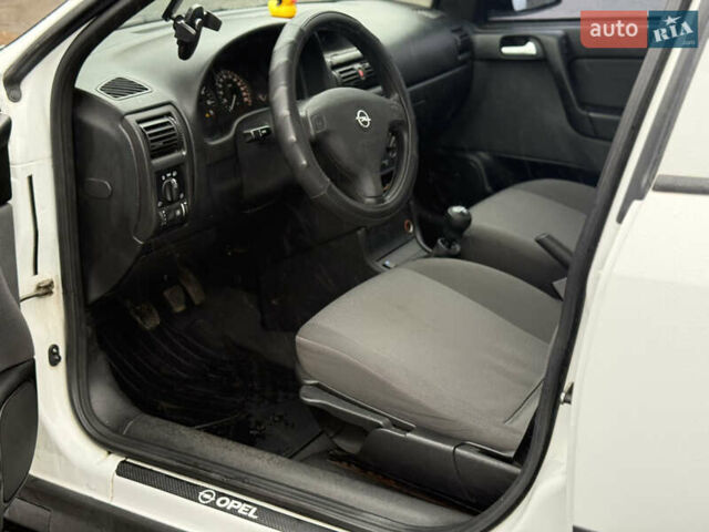 Белый Опель Астра, объемом двигателя 1.6 л и пробегом 218 тыс. км за 4900 $, фото 12 на Automoto.ua