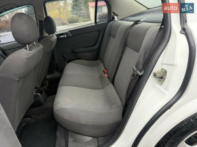 Белый Опель Астра, объемом двигателя 1.6 л и пробегом 218 тыс. км за 4900 $, фото 15 на Automoto.ua