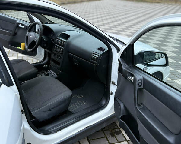 Белый Опель Астра, объемом двигателя 1.6 л и пробегом 280 тыс. км за 2999 $, фото 11 на Automoto.ua