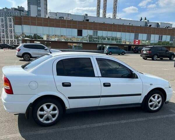 Белый Опель Астра, объемом двигателя 1.6 л и пробегом 222 тыс. км за 4500 $, фото 2 на Automoto.ua