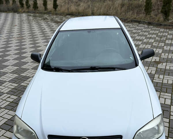 Белый Опель Астра, объемом двигателя 1.6 л и пробегом 280 тыс. км за 2999 $, фото 6 на Automoto.ua