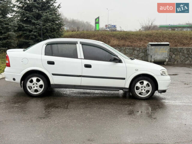 Белый Опель Астра, объемом двигателя 1.6 л и пробегом 218 тыс. км за 4900 $, фото 2 на Automoto.ua