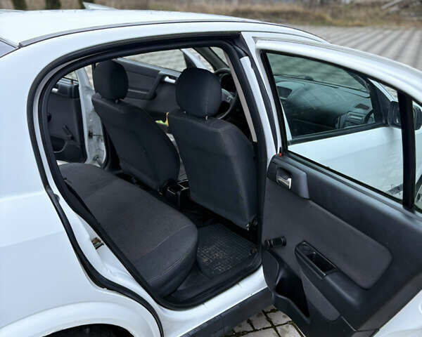 Белый Опель Астра, объемом двигателя 1.6 л и пробегом 280 тыс. км за 2999 $, фото 10 на Automoto.ua