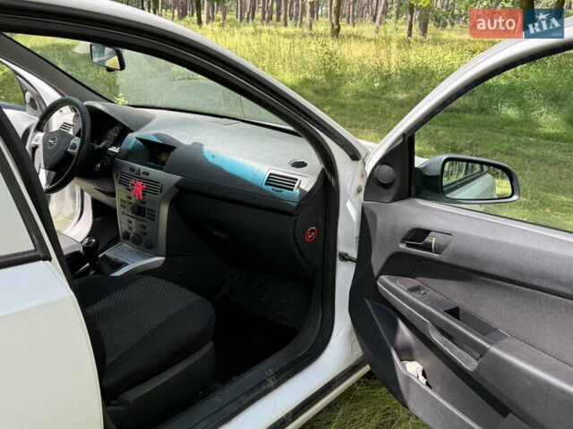 Білий Опель Астра, об'ємом двигуна 1.6 л та пробігом 208 тис. км за 4700 $, фото 24 на Automoto.ua