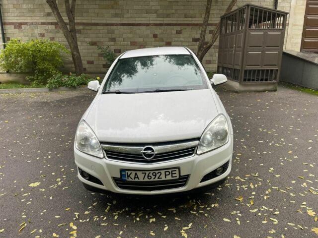 Белый Опель Астра, объемом двигателя 1.6 л и пробегом 218 тыс. км за 6450 $, фото 1 на Automoto.ua