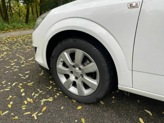 Белый Опель Астра, объемом двигателя 1.6 л и пробегом 218 тыс. км за 6450 $, фото 4 на Automoto.ua