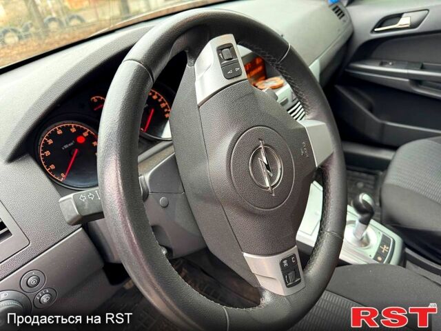 Білий Опель Астра, об'ємом двигуна 1.6 л та пробігом 215 тис. км за 7000 $, фото 6 на Automoto.ua