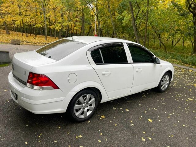 Белый Опель Астра, объемом двигателя 1.6 л и пробегом 218 тыс. км за 6450 $, фото 2 на Automoto.ua