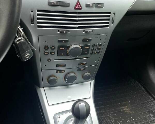 Белый Опель Астра, объемом двигателя 1.6 л и пробегом 218 тыс. км за 5750 $, фото 7 на Automoto.ua