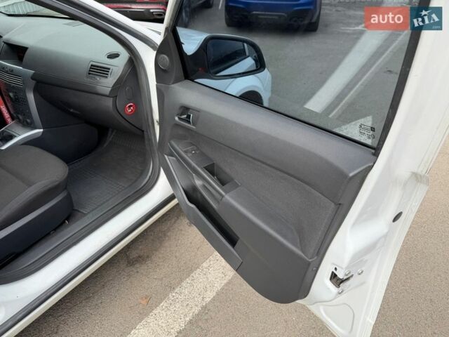 Белый Опель Астра, объемом двигателя 1.6 л и пробегом 193 тыс. км за 5900 $, фото 21 на Automoto.ua