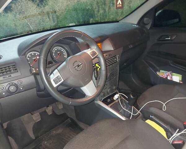 Опель Астра 2014 в Днепре (Днепропетровске) на Automoto.ua Белый Опель Астра, объемом двигателя 1.6 л и пробегом 245 тыс. км за 7127 $, фото 4 на Automoto.ua