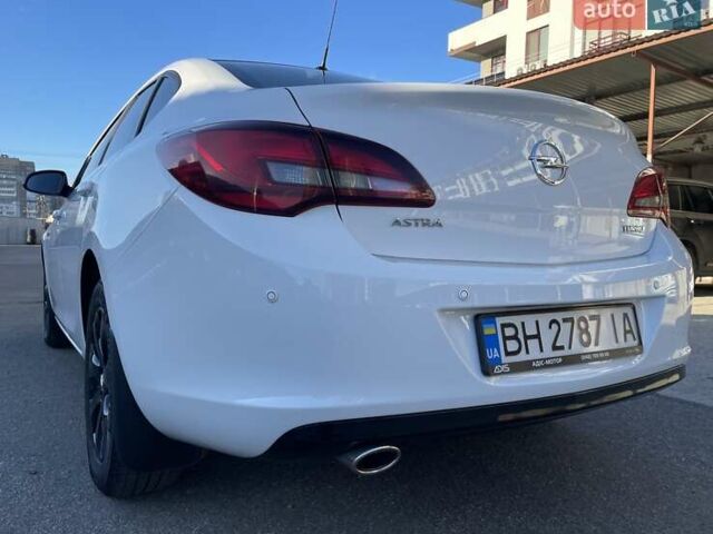 Білий Опель Астра, об'ємом двигуна 1.36 л та пробігом 78 тис. км за 11000 $, фото 4 на Automoto.ua