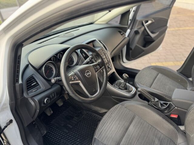 Белый Опель Астра, объемом двигателя 1.4 л и пробегом 230 тыс. км за 177 $, фото 5 на Automoto.ua